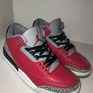 Red Jordan 3s unite SE